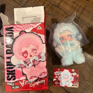 Pop Mart SKULLPANDA Winter Symphony Series Song of Snow Plush.